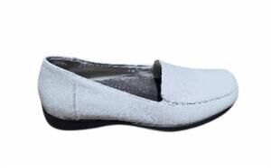 NEW TROTTERS women's jenn medium slip on in white